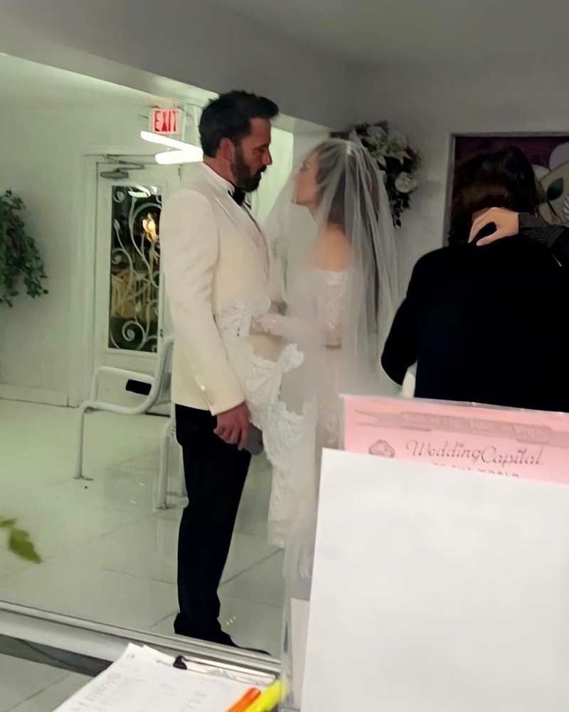 В сети появились первые фото со свадьбы Дженнифер Лопес и Бена Аффлека
