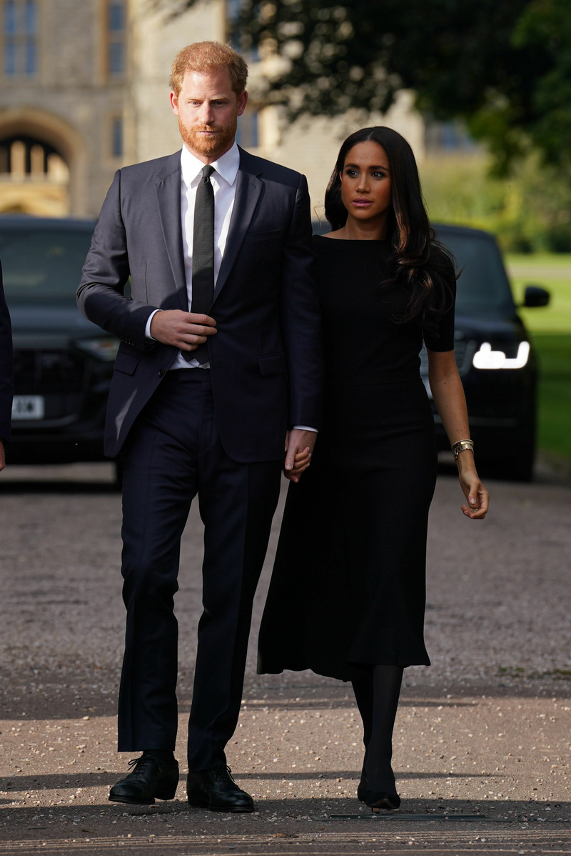 Принц Уильям и Кейт Миддлтон воссоединились с принцем Гарри и Меган Маркл на неожиданной прогулке в Лондоне