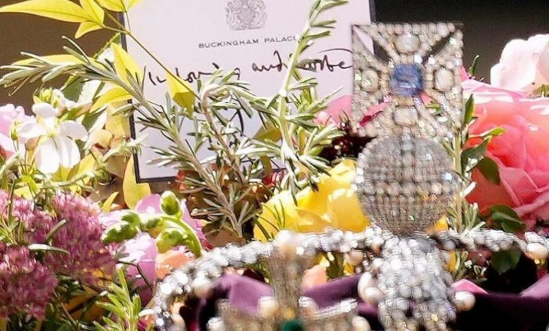 Фото - Значение цветов на похоронах Елизаветы II и последние слова в записке от ее сына Чарльза